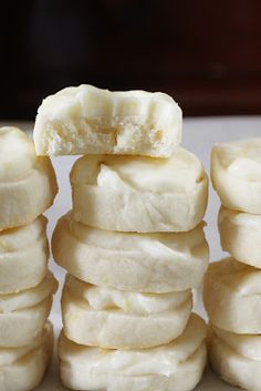 a stack of bananas sitting on top of a white plate