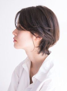 Wolf cut is a tapered haircut with a choppy short layers that start at the crown and gradually get longer toward the end. The haircut is defined by its heavy layers and the volume at the crown and looks like a mixture of shag and mullet. Haircut inspired by Mikasa Ackerman #pixiebobhaircut #hairology https://youtu.be/lc9jcog75Nc Tapered Haircut, Wolf Cut, Dye My Hair, Girl Short Hair