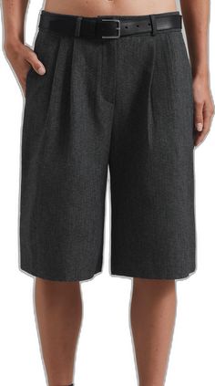 Knee-length Linen Bottoms For Workwear, High Waist Shorts With Side Pockets For Work, Elegant Cotton Shorts With Pockets, Casual Bottoms With Welt Pockets For Tailoring, Relaxed Fit Knee-length Workwear Bottoms, High Waist Shorts With Hip Pockets For Workwear, Elegant Short Pants With Pockets, Elegant Short Bottoms With Pockets, Tailored Short Length Pants For Work