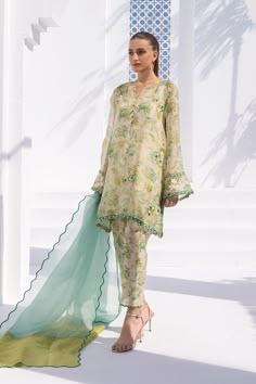 Erab – Sania Maskatiya International Sania Maskatiya Casual, Saniya Maskatiya, Dupatta Pattern, Organza Kurta, Crochet Festival Top, Sania Maskatiya, Pakistani Formal Dresses, Dress Design Patterns, Simple Pakistani Dresses