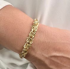 (Photo Enlarge to Show Detail) Immerse yourself in sophistication with the 10K Yellow Gold Byzantine Chain Semi-Hollow Bracelet--crafted with meticulous detail, it offers a Semi Hollow 7.00mm Thick Bracelet, blending delicacy and opulence. The Bracelet is Semi-Hollow, which gives it a nice balance of sturdiness without being too heavy. Available in 7.25" inch and 8" inch lengths, this bracelet's timeless Byzantine chain design in lustrous 10K Yellow Gold effortlessly transitions from casual to f Lock Bracelet, Byzantine Chain, Gold Bracelet For Women, Wedding Jewelry Bracelets, Chain Design, Bracelet Crafts, Style Minimalist, Wedding Bracelet, Selling On Ebay