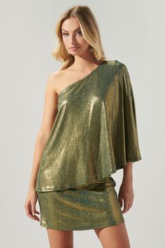 We're not in Kansas anymore. Be the star of the party in this foil ribbed dress. It features a one shoulder double layer detail with a bodycon skirt. Wear it out with gold accessories and black strappy heels for the perfect goddess look.- Foil ribbed knit- One shoulder- Double layer- Color: EmeraldSize + Fit - Model is 5'10" and wearing size XS- Measurements taken from size S - Chest: 32 1/4"- Length: 33" fabricSelf: 95% Polyester, 5% Spandex style numberD6041A Chic Gold One-shoulder Mini Dress, Gold One-shoulder Mini Dress, Glamorous Gold One Shoulder Dress With Asymmetrical Neckline, Glamorous Gold One-shoulder Dress With Asymmetrical Neckline, Elegant One-shoulder Gold Dress For Party, Gold One-shoulder Evening Mini Dress, Fitted Gold One Shoulder Dress For Night Out, Gold Fitted One Shoulder Dress For Night Out, Gold Fitted One-shoulder Dress For Night Out