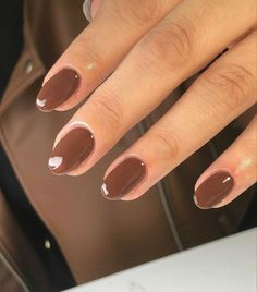 Short Oval Brown Nails, Short Round Brown Nails, Short Almond Brown Nails, Dip Nails Brown, Brown Biab Nails, Brown Nail Aesthetic, Short Brown Almond Nails, Brown Short Almond Nails, Brown Shellac Nails