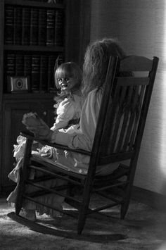 the conjuring Annabelle Horror, Scary Photos, Horror Photography, Creepy Photos, Scary Wallpaper, Creepy Pictures