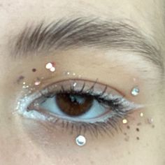 Elegant Glitter Makeup, White Pearl Eye Makeup, Eras Tour White Outfit, Dark Undereyes Makeup, 1989 Taylor Swift Aesthetic Makeup, Glitter Under Eyes Make Up, Subtle Glitter Eye Makeup, White Dots Makeup, Star Girl Makeup