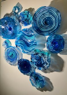 several blue glass pieces are arranged in a circle