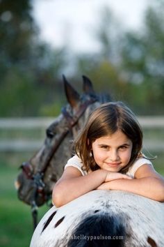 Horse Photography Poses, Horseback Riding Lessons, Pictures With Horses, Equine Portraits, Riding Lessons, Horse Portrait, Beautiful Horse, Web Images, Horse Trailer