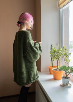 "Hand knit chunky oversize sweater with long loose sleeves. Cuddly, cozy, warm and soft! Materials: Wool blend Colors of the modeled sweater: forest green; azure PLEASE NOTICE: sweater can be made to order in different colour and size. Measures of Model in the photo Size: S Chest: 32\" - 82 cm Weist: 24\" - 62 сm Hip: 34\" - 88 cm Height: 66\" - 170 cm CARE INSTRUCTIONS: DRY CLEAN is the best way. HAND WASH. Make sure to use cold water and neutral soap. The less you touch and agitate them, the b Chunky Knit Sweater Outfit, Baggy Sweater Outfits, Chunky Sweater Outfit, Cozy Sweaters Outfits, Long Sweater Outfits, Green Oversized Sweater, Shaggy Jacket, Baggy Sweater, Cozy Oversized Sweaters