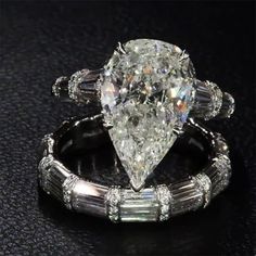 a pear shaped diamond ring with baguetts on it