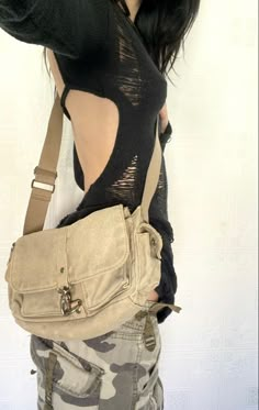 Backless T Shirt, Dressing Shoes, Brown Messenger Bag, Archive Fashion, Girl Fits, Shoes Womens, 2000s Fashion, Outfit Casual, Dream Clothes