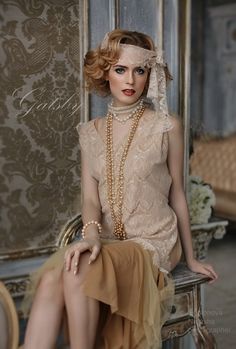 Surround yourself with beauty... 20s Outfit, Wedding Dresses Vintage 20s, Gatsby Outfit, Roaring 20s Fashion, Great Gatsby Fashion, Fall Fashion Skirts, Gatsby Dress, Vintage Wedding Hair