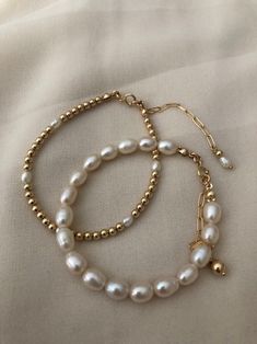 Modern Pearl Jewelry, Gold Pearl Bracelet, Preppy Jewelry, Jewelry Accessories Ideas, Jewelry Essentials, Classy Jewelry, Jewelry Lookbook, Girly Jewelry, Elegant Accessories