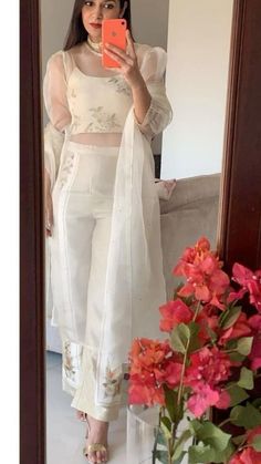 Trendy Outfits Indian, Traditional Indian Dress, Indian Dresses Traditional, Trendy Dress Outfits, Designer Party Wear Dresses, Designer Dresses Casual, Boutique Dress Designs