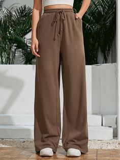 Wide Leg Pants Outfit, Clothes Wishlist, Leg Pants Outfit, College Fits, Wide Leg Sweatpants, Cute Pants, Quick Outfits, Easy Trendy Outfits, Amazon Kitchen