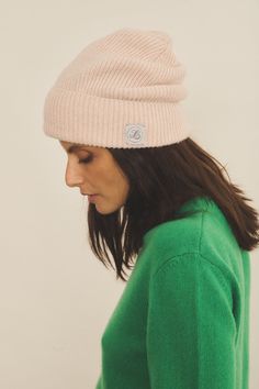 A big, thick and comfortable beanie for the coming winter. You will feel surrounded by warmth as your ears are enveloped in softness. Thanks to its thickness provide the best comfort to face the cold while accessorizing your winter looks. Charlotte’s fashion tip: "The Anne beanie is a strong piece for the wardrobe in winter. Opt for color for a bright accessory over a neutral outfit or choose neutral tones to for a more elegant style." Comfortable Winter Beanie, Comfortable Winter Beanie For Cold Weather, Cozy Soft Hats For Cold Weather, Warm Snug Beanie For Fall, Soft One-size Beanie For Cold Weather, Snug Beanie For Cold Winter Weather, Cozy One Size Winter Beanie, Cozy Winter Bonnet Beanie, Cozy Winter Beanie Bonnet