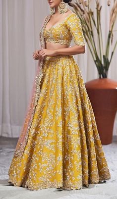 Lehenga Choli Designs, Indian Wedding Lehenga, Indian Outfits Lehenga, Wedding Lehenga Designs, Lehnga Dress, Bridal Lehenga Collection, Designer Bridal Lehenga, Indian Bridal Lehenga, Bridal Lehenga Red