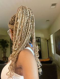 Box Braids With Curls Blonde, Light Brown Braids Black Women Knotless, 27/613 Boho Knotless Braids, Spring Knotless Braids, Brown And White Knotless Braids, Colour 27 Box Braids, 613 And 27 Mixed Knotless Braids, 30 And 613 Braids, Colour 27 And 613 Box Braids