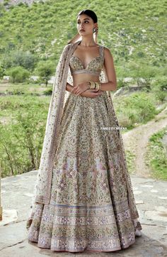 Anita Dongre - India 🇮🇳 Bridesmaid Indian Outfits, Diwali Fits, Quick Fashion Illustration, Indian Outfits Modern, Indian Fits, Desi Fits, Simple Lehenga