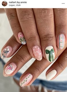 Cute Flower Designs For Nails, Girly Holiday Nails, Bow Fall Nails, Utah Christmas Nails, Loveshackfancy Nails, Builder Gel Nail Ideas, Fall Nails With Bows, Beachy Christmas Nails, Cindy Lou Who Nails