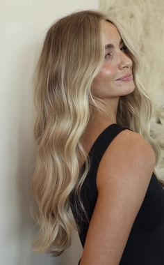 Level 7 Blonde Hair, Blonde For Pale Skin, Blonde Teasy Lights, Creamy Blonde Balayage, Blonde Outfits, Light Honey Blonde, Yellow Blonde Hair, Wear Headphones, Warm Blonde Hair