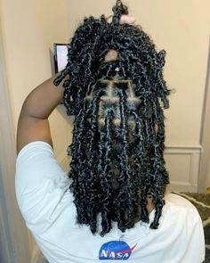 Butterfly Locs￼, Short Knotless Butterfly Locs, Butterfly Locs Large Parts, Short Boho Butterfly Locs, Hairstyles To Do With Butterfly Locs, Bob Butterfly Locs With Color, Knotless Butterfly Locs, Short Butterfly Locs Hairstyles, Butterfly Locs With Curls