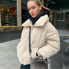 Zara Quilted Puffer Jacket Cream! Water Repellent Material, Size Xs New With Tags As Seen On Many Zara Bloggers And Sold Out! Size Xs But Its Oversized And Fits S As Well! Tags: Oversize Boxy Puffer Tan Puffer Jacket Outfit, Cream Puffer Jacket Outfit, Cream Jacket Outfit, Khaki Jacket Outfit, New Era Outfit, Beige Puffer Jacket, Cream Puffer Jacket, Puffer Outfit, Beige Puffer