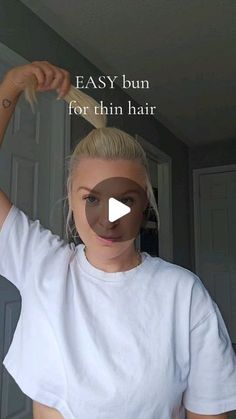 Jillian Jane on Instagram: "The claw clip ads tons of volume!  #diyhairschool #realhair #finehairtips #thinhairtips #easybun #messybun #easymessybun #messybuntutorial #viralhairstyles" Short Hair Claw Clip Hairstyles, Claw Clip Hairstyles Short Hair, Easy Bun Tutorial, Ponytail Trick, Fine Hair Tips, Easy Bun, Hair Fixing