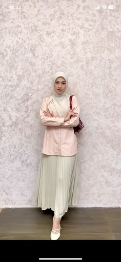 Outfit Ngampus Hijab, Outfit Ideas Muslim, Office Outfits Women Casual, Elegant Fashion Outfits, Fashion Identity, Outfits Hijab, Street Hijab Fashion