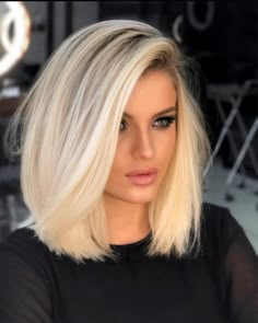 Long Blonde Bobs For Fine Hair, Meredith Baxter Hairstyles, 2024 Lob Hair Trends, Blond Shoulder Length Hair With Bangs, Part In The Middle Hairstyles, Winter Blonde Hair Shoulder Length, Medium Blonde Haircut, Womens Short Hair 2024, Long Hair Bob Styles