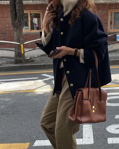 Demure Outfit, Korean Winter Outfits, Campus Outfit, Outfit 2023, Stylish Work Outfits, Autumn Outfit, Elegant Outfit, Minimal Fashion