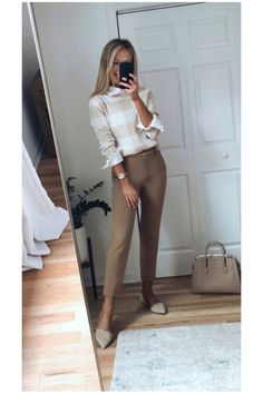 Neutral Work Outfit, Preppy Work Outfit, Mum Outfits, Business Woman Aesthetic, Business Casual Outfit Ideas, Winter Business Outfits, Winter Workwear, Preppy Business Casual, Extra Fashion