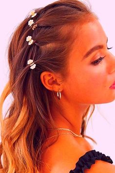 30+ Greatest 90s Hairstyles and Hair Accessories Making a Comeback 10 Tiny Flower Clips Hairstyles, Tiny Hair Clip Hairstyles, 90s Hair Clips Style, Tiny Clips Hairstyles, Mini Flower Clips Hairstyles, Tiny Clip Hairstyles, Butterfly Clips Hairstyles Short Hair, Tiny Hair Clips Hairstyles, Mini Butterfly Clips Hairstyles