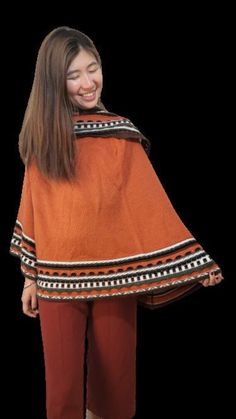 Handmade poncho, made with wool and alpaca fur, sourcing directly from Peru. Brown Alpaca Cape Poncho, Brown Alpaca Poncho Cape, Brown Alpaca Shawl For Fall, Brown Alpaca Poncho For Winter, Brown Alpaca Winter Cape, Alpaca Shawl Outerwear, Alpaca Shawl Cape For Fall, One Size Alpaca Shawl Outerwear, Fall Alpaca Shawl Cape