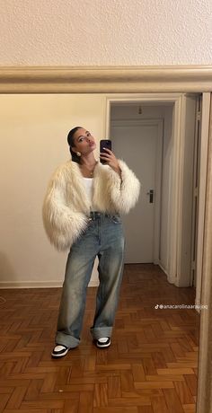 Teddy Jacket Outfit, Saturday Night Outfit, Oversize Jeans, Bucket Hat Outfit, New York Fits, Oversized Jeans, Mood Board Fashion, Outfits With Hats, Fall Fashion Outfits