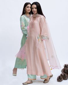 Pastel Suits Indian, Pink Organza Suit, Pocket Kurta, Organza Applique, डिजाइनर कपड़े, Printed Flowers, Applique Work, Latest Dress Design