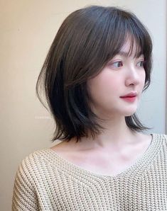 Short Hair For Chubby Faces, Pretty Hair Cuts, Japanese Short Hair, Short Hair Tomboy, Layered Haircuts For Medium Hair, Asian Short Hair, Hairstyles For Layered Hair, Shot Hair Styles, Short Straight Hair