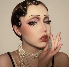 1920 Makeup, Gatsby Makeup, Flapper Makeup, 20s Makeup, Vintage Makeup Looks, Mekap Mata, 20 Makeup