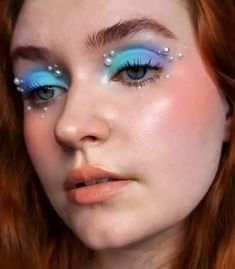 31 Mermaid Makeup Ideas: Fantasy Looks, Tutorials, and Easy Inspiration for All Ages Arial Makeup Looks, Wet Mermaid Look, Fantasy Makeup Looks Easy, Mermaid Theme Makeup, Sea Themed Makeup, Ariel Inspired Makeup, Mermaid Makeup Looks Easy, Mermaid Makeup Ideas, Jellyfish Inspired Makeup