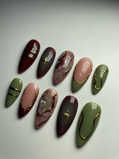 3D Green and Brown with Golden Chrome design Press On Nails made for you. In the picture - medium almond nail shape.   Very high quality and will last you up to 2 weeks. After right removal can be reusable. Just choose the shape and length of the nail you would like and choose the size of your nail bed, or choose the option - custom.  I highly recommend to purchase my Nail Sizing Kit from my page to make sure they fit perfectly before purchasing any designed Press On Nails French Tip Nails Marble, Chrome Marble Nails, Medium Almond Nails, Nail Sizing Kit, Nails Aura, Nails Medium Almond, Chrome Designs, Nails Marble, Chrome Design