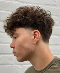 Side Fade Curly Hair Men, Wavy Hairstyles Men Fade, Mens Taper Fade Haircut Medium, Mens Taper Haircut Medium, Side Taper Fade, Mowhak Hairstyle For Boys, Faded Sides Long Top Men's Hairstyle, Side Fade Haircut Men Medium Long