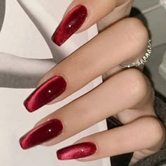 Featuring A Striking Cat Eye Effect, These Nails Offer A Bold And Glamorous Style That’s Perfect For Any Occasion. Easy To Apply And Designed For A Secure Fit, This Set Provides A Salon-Quality Finish With Minimal Effort, Making It A Stylish Choice For Effortlessly Chic Nails. Wine Wedding Nails, Red Set Nails, Elegant Red Christmas Nails, Red Nails Shiny, Cute Nail Inspo Coffin, Deep Red Nails Acrylic Art Designs, Red Silver And White Nails, Simple Red Acrylic Nails, Cateye Red Nails