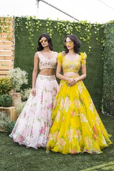 Holud Lehenga, Haldi Dress, Look 80s, Floral Lehenga, Long Frock