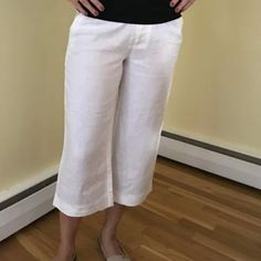 Brand New White Capri Pants. Le Chteau Women’s Size 1/2. About 21” Inseam. Excellent Condition. White Linen Knee-length Bottoms, White Relaxed Fit Knee-length Bottoms, White Knee-length Linen Bottoms, Casual Capri Length Bottoms, White Straight Leg Casual Capris, White Capris For Summer, Casual White Knee-length Bottoms, White Knee-length Capris For Spring, White Knee-length Capris For Summer