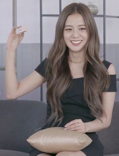 Japanese Hairstyles Men, Jisoo Hair Color, Curly Hairstyles Light Skin, Brown Hair Kpop, Hairstyles Light Skin, Short Japanese Hairstyles, Braids Curly Hairstyles, Jisoo Hair, Tattoos Eagle