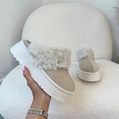 Keep them feet comfy and Stylish in our top seller fur slipper Chunky Platform Faux Fur Strap Slipper premium quality fit true to size *no restock Cute Uggs, Fluffy Shoes, Pretty Shoes Sneakers, Boutique Style Outfits, Winter Fashion Outfits Casual, Stunning Shoes, Chic Shoes, Ugg Slippers, Girly Shoes