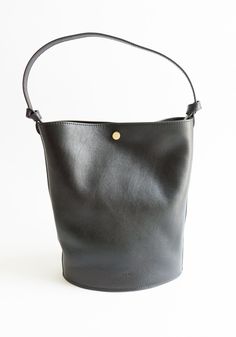 Lindquist Hilma Bag in Black – VESTIGE Bag Names, Tights Socks, Jenni Kayne, Bag Inspiration, Brass Pulls, Leather Product, Socks Shoes, Pocket With Zipper, Vintage Pearls