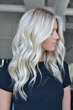 Platinum white blonde hair Blonde Hair With No Roots, Fall Colored Hair Blonde, Platinum Blonde Highlights With Lowlights, Beachy Blonde Hair Balayage Natural, Summer Blonde Hair Medium Length, Different Types Of Blondes, Icy White Highlights, Heavy Highlights Blonde, Fall 2023 Hair Color Trends Blonde