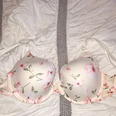 Victoria Secret Bra, 36 Dd, Floral, Cream/White Color, Never Worn But Tags Cut Off Cream White Color, Victoria Secrets, Victoria Secret Bras, Relationship Tips, Cream White, Cut Off, Victoria Secret, Women's Intimates, White Color