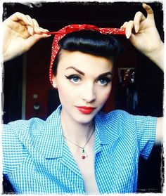 rockabilly Moda Pin Up, Stile Pin Up, Cabelo Pin Up, Rockabilly Makeup, Mode Rockabilly, Rockabilly Mode, Idda Van Munster, Rockabilly Girl, Rockabilly Hair