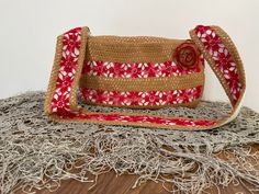 Elegant Crouched bag outside and fabric inside. Have a pocket inside. 33/20/6 and 97 cm strap. Gold , pink and red colour. Flower Bag, Red Colour, Pink And Red, Hungary, Inside Pocket, Purses And Handbags, Shoulder Bags, United Kingdom, Etsy Accessories